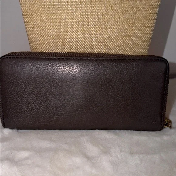 Marc By Marc Jacobs Black Wallet with Gold Plate - Picture 11 of 15